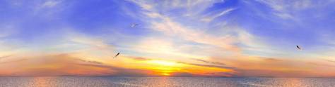 Изображение для скинали: Закат на море с живописным облачным небом